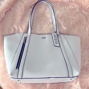 Guess tote